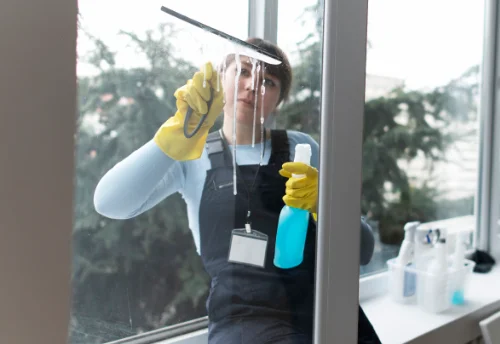 Nettoyage de vitres intérieures et extérieures à Sully